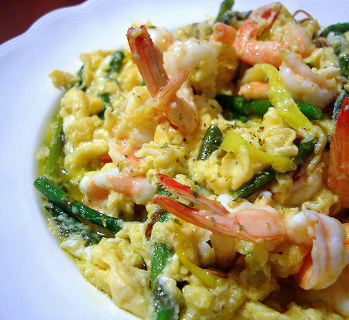 Tortilla de trigueros y gambas