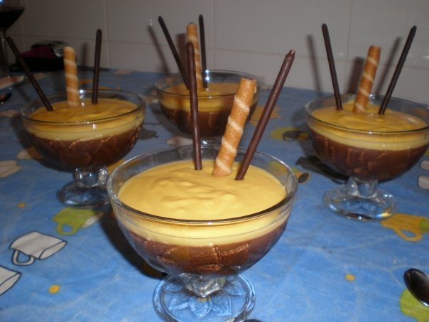 Piña cocida en pacharán con mousse de avellana