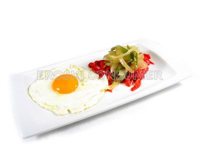 Huevos con pimientos y cebolla