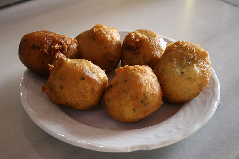 Sopa aragonesa de brócoli con buñuelos de bacalao