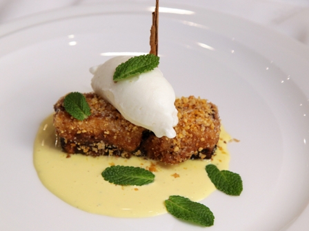 Sopa de melocotón con helado de queso Radiquero