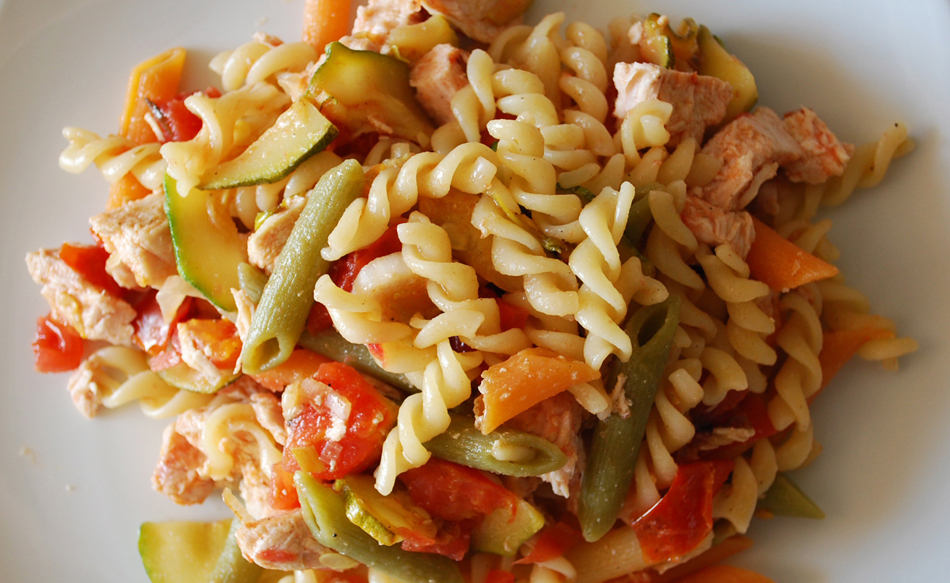 Pasta salteada con atun