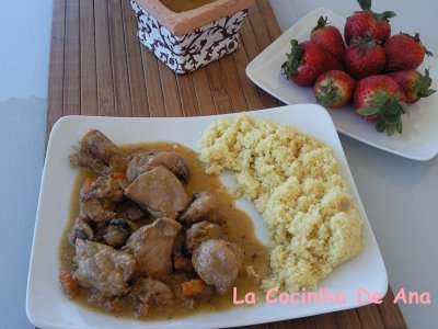 Guisado de pollo con setas y salsa de almendras